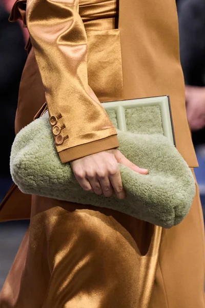 Look 48